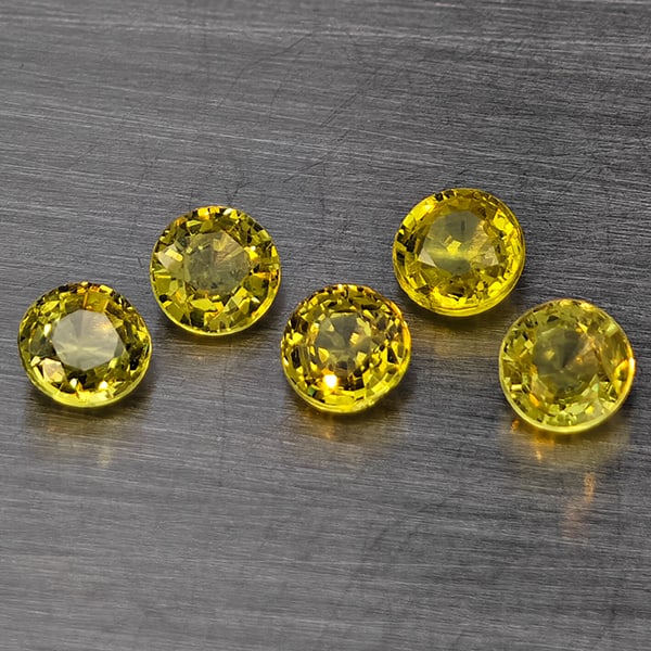 Natural Greenish Yellow Titanium Sphene Rainbow Spark Gemstones 1.19 Ct. 5 Pcs. Round Shape 4 Mm.: Product ID: 806509360 Product Name: Natural Sphene Weight: 1.19 CT. Size: 4 x 4 x 2.5 MM. Shape: Round Shape Color: Greenish Yellow Titanium Ranibow Spark Clarity:SI1 Luster: Good Gems Origin: Madagas