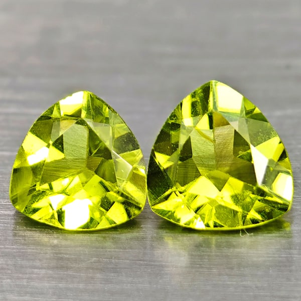 Natural Green Peridot Gemstones 1.24 Ct. 2 Pcs. Trilliant Shape 6.1 Mm.: Product ID: 805317062 Product Name: Natural Peridot Weight: 1.24 CT. Size: 6.1 x 6.1 x 2.9 MM. Shape: Trilliant Color: Green Clarity:VSI Luster: Good Gems Origin: Pakistan Treatment: Unheated Crystal 