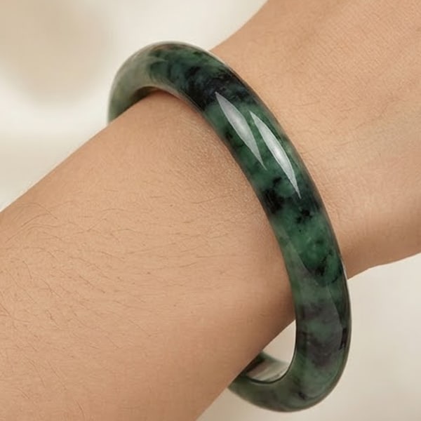 Natural Green Black Jade Gemstones Bangle 332.77 Ct. Diameter 65 Mm.: Product ID: 819816110 Product Name: Natural Gemstones Weight: 332.77 CT. Size: 80 x 65 x 12.5 MM. Shape: Round Shape Color: Green Black Clarity:Opaque Luster: Good Gems Origin: Thailand Treatment: Unh