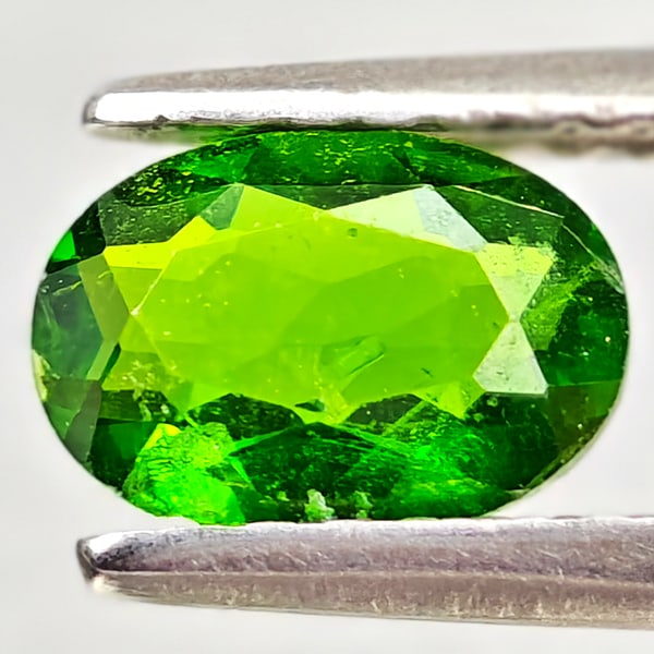 Natural Green Chrome Diopside Gemstones 0.65 Ct. Oval Shape 7 x 5 Mm.: Product ID: 801608155 Product Name: Natural Chrome Diopside Weight: 0.65 CT. Size: 7 x 5 x 2.4 MM. Shape: Oval Color: Green Clarity:VSI - SI1 Luster: Good Gems Origin: Russia Treatment: Unheated Cryst
