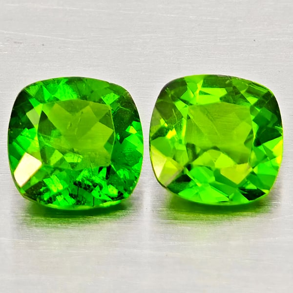 Natural Green Chrome Diopside Gemstones 1.09 Ct. 2 Pcs. Cushion Shape 5 Mm.: Product ID: 801608294 Product Name: Natural Chrome Diopside Weight: 1.09 CT. Size: 5 x 5 x 3 MM. Shape: Cushion Shape Color: Green Clarity:SI1 Luster: Good Gems Origin: Russia Treatment: Unheated Crys