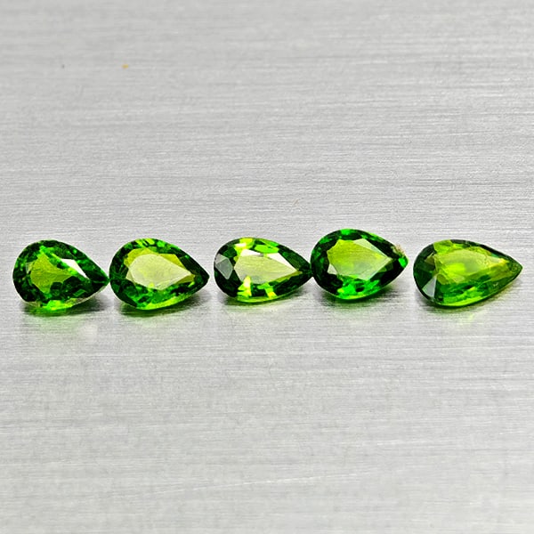 Natural Green Chrome Diopside Gemstones 1.04 Ct. 5 Pcs. Pear Shape and Mixed Size: Product ID: 801608086 Product Name: Natural Chrome Diopside Weight: 1.04 CT. Size: 4.5 x 3.2 x 2.3 to 5.2 x 3.4 x 1.7 MM. Shape: Pear Shape Color: Green Clarity:VSI - SI1 Luster: Good Gems Origin: Rus