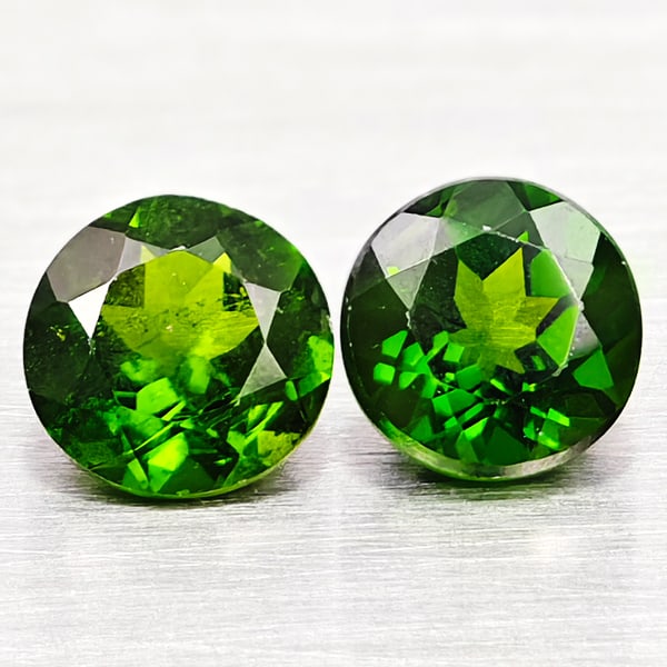 Natural Green Chrome Diopside Gemstones 1.15 Ct. 2 Pcs Round Shape 5.2 Mm.: Product ID: 801608021 Product Name: Natural Chrome Diopside Weight: 1.15 CT. Size: 5.2 x 5.2 x 2.9 to 5.1 x 5.1 x 3.5 MM. Shape: Round Color: Green Clarity:VSI - SI1 Luster: Very Good Gems Origin: Rus