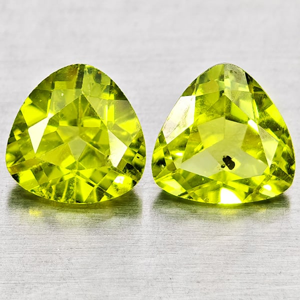 Natural Green Peridot Gemstons 1.88 Ct. 2 Pcs Heart Shape 6.1 x 6.1 Mm.: Product ID: 805317285 Product Name: Natural Peridot Weight: 1.88 CT. Size: 6.1 x 6.1 x 3.4 MM. Shape: Heart Shape Color: Green Clarity:VSI - SI1 Luster: Good Gems Origin: Pakistan Treatment: Unheated 