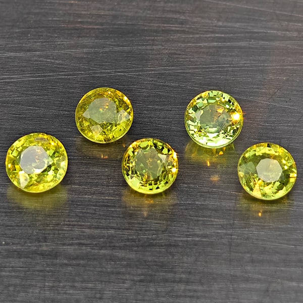 Natural Greenish Yellow Titanium Sphene Gemstones Rainbow Spark 1.45 Ct. 5 Pcs. Round Shape 4.2 Mm.: Product ID: 806509416 Product Name: Natural Sphene Weight: 1.45 CT. Size: 4.2 x 4.2 x 2.4 MM. Shape: Round Color: Greenish Yellow Titanium Rainbow Spark Clarity:SI1 Luster: Good Gems Origin: Madagasca