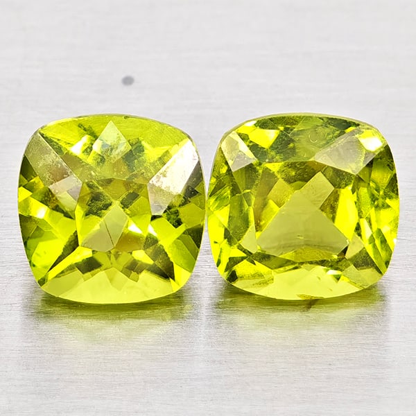 Natural Green Peridot Gemstones 2.40 Ct. 2Pcs Cushion Shape 6.1 Mm.: Product ID: 805317385 Product Name: Natural Peridot Weight: 2.40 CT. Size: 6.1 x 6.1 x 4.4 MM. Shape: Cushion Shape Color: Green Clarity:VSI - SI1 Luster: Good Gems Origin: Pakistan Treatment: Unheate