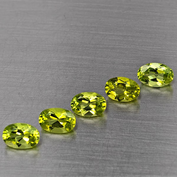 Natural Green Peridot Gemstones 2.88 Ct. 5 Pcs Oval Shape 6 x 4.2 Mm. (1 of 3)