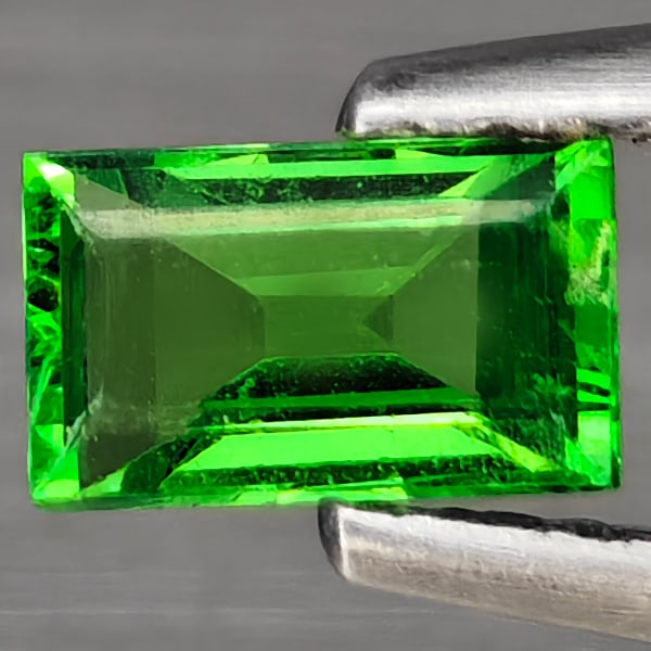 Natrual Green Tsavorite Garnet Gemstones 0.40 Ct. Baguette Shape 5.7 x 3.5 Mm.: Product ID: 803001115 Product Name: Natural Tsavorite Weight: 0.40 CT. Size: 5.7 x 3.5 x 2 MM. Shape: Baguette Color: Green Clarity:VVS Luster: Good Gems Origin: Tanzania Treatment: Unheated Crystal S