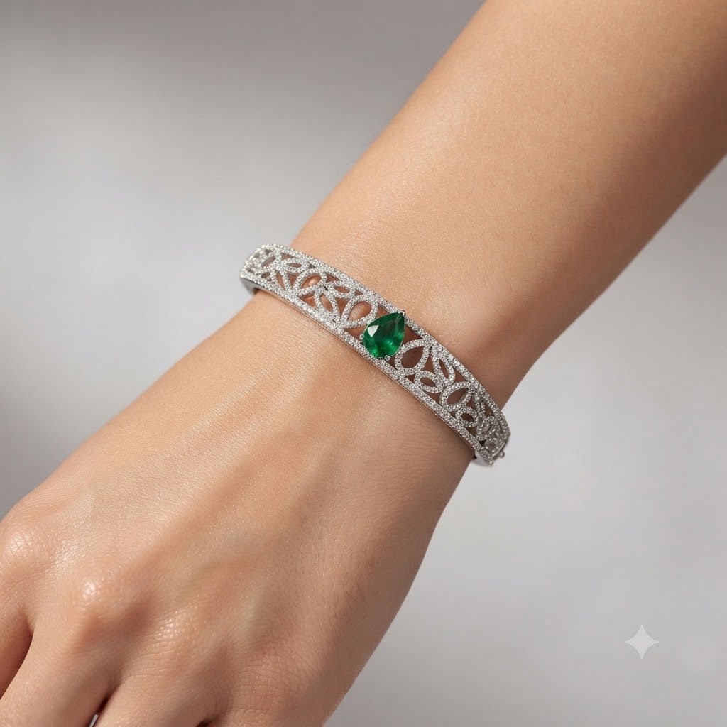 925 Sterling Silver Bangle Jewelry White Gold Plated Diameter 58 Mm. 19.03 Grams: Product ID: 280550003 Product Type: 925 Sterling Silver Fine Jewelry Jewelry Weight: 19.03 Grams. Gemstones Color: Silver Metal: Solid Silver 92.5%. Gemstone Detail: Average Range 19.03 - 19.39 Gram P
