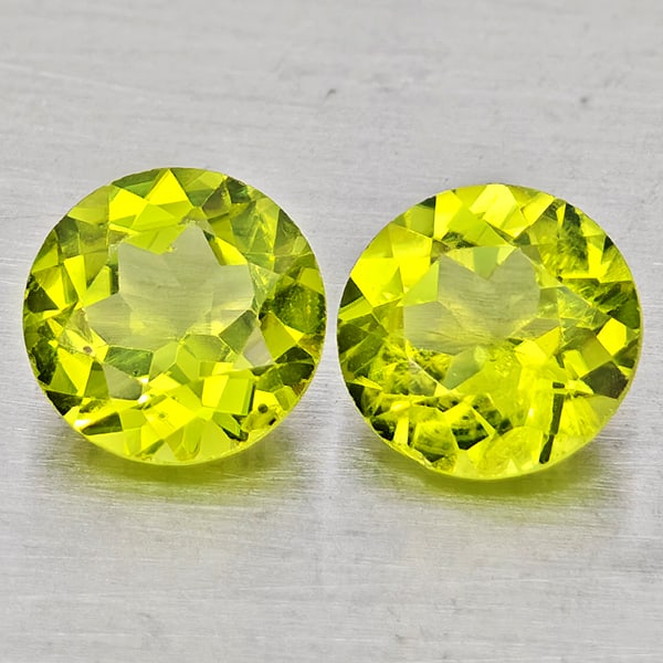 Natural Green Peridot Gemstones 1.65 Ct. 2 Pcs. Round Shape 6.1 Mm.: Product ID: 805317487 Product Name: Natural Rhodolite Weight: 1.65 CT. Size: 6.1 x 6.1 x 3.4 MM. Shape: Round Color: Green Clarity:VSI Luster: Good Gems Origin: Pakistan Treatment: Unheated Crystal St