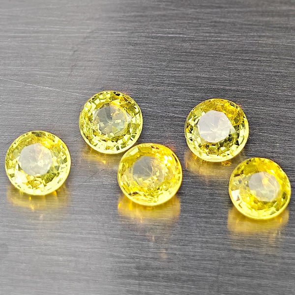 Natural Greenish Yellow Titanium Sphene Gemstones Rainbow Spark 1.54 Ct. 5 Pcs. Round Shape 4 Mm.: Product ID: 806509457 Product Name: Natural Sphene Weight: 1.54 CT. Size: 4 x 4 x 2.3 MM. Shape: Round Color: Greenish Yellow Titanium Rainbow Spark Clarity:SI1 Luster: Good Gems Origin: Madagascar Tr