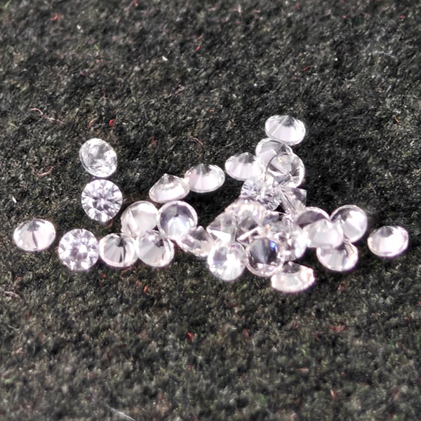 Natural White Zircon Gemstones 0.65 Ct. 30 Pcs. Round Diamond Cut 1.5 Mm.: Product ID: 807743158 Product Name: Natural Zircon Weight: 0.65 CT. Size: 1.5 x 1.5 x 1.2 MM. Shape: Round Diamond Cut Color: White Clarity:VSI Luster: Good Gems Origin: Cambodia Treatment: Heated Cry