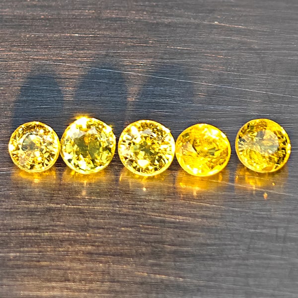 Natural Greenish Yellow Titanium Sphene Gemstones Rainbow Spark 1.35 Ct. 5 Pcs. Round Shape 3.7 Mm.: Product ID: 806509427 Product Name: Natural Sphene Weight: 1.35 CT. Size: 3.7 x 3.7 x 2.4 MM. Shape: Round Color: Greenish Yellow Titanium Rainbow Spark Clarity:SI1 Luster: Good Gems Origin: Madagasca