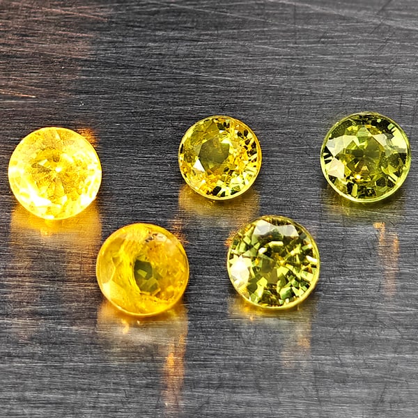 Natural Greenish Yellow Titanium Sphene Gemstones Rainbow Spark 0.99 Ct. 5 Pcs. Round Shape 3.3 Mm.: Product ID: 806509436 Product Name: Natural Sphene Weight: 0.99 CT. Size: 3.3 x 3.3 x 2.3 MM. Shape: Round Color: Greenish Yellow Titanium Rainbow Spark Clarity:SI1 Luster: Good Gems Origin: Madagasca