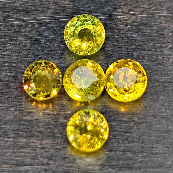 Natural Greenish Yellow Titanium Sphene Gemstones Rainbow Spark 0.99 Ct. 5 Pcs. Round Shape 3.3 Mm.: Product ID: 806509440 Product Name: Natural Sphene Weight: 0.99 CT. Size: 3.3 x 3.3 x 2.3 MM. Shape: Round Color: Greenish Yellow Titanium Rainbow Spark Clarity:SI1 Luster: Good Gems Origin: Madagasca