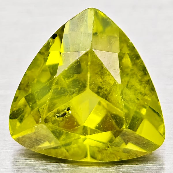 Natural Green Peridot Gemstones 1.01 Ct. Trilliant Shape 6.1 Mm.: Product ID: 805317551 Product Name: Natural Peridot Weight: 1.01 CT. Size: 6.1 x 6.1 x 4.3 MM. Shape: Trilliant Color: Green Clarity:SI1 Luster: Good Gems Origin: Pakistan Treatment: Unheated Crystal 