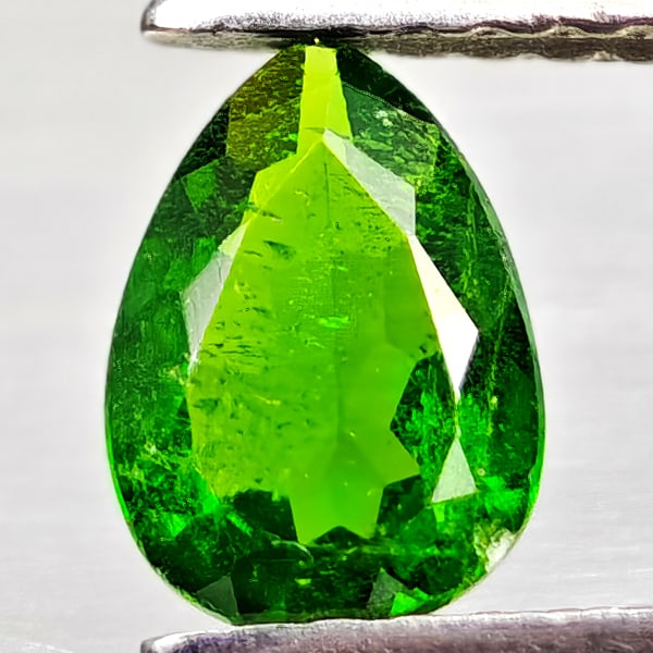 Natural Green Chrome Diopside Gemstones 0.65 Ct. Pear Shape 7 x 5.1 Mm.: Product ID: 801608208 Product Name: Natural Chrome Diopside Weight: 0.65 CT. Size: 7 x 5.1 x 2.5 MM. Shape: Pear Shape Color: Green Clarity:VSI - SI1 Luster: Good Gems Origin: Russia Treatment: Unheat