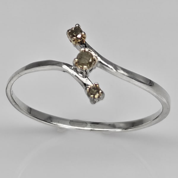 925 Sterling Silver Ring Jewelry 0.82 Grams With Natural Diamond 0.08 Ct. Size 7.5: Product ID: 502100625 Product Type: 925 Sterling Silver Fine Jewelry Jewelry Weight: 0.82 Grams. Gemstones Color: White Metal: Solid Silver 92.5%. Gemstone Detail: Diamond At Your Service: At Treasure