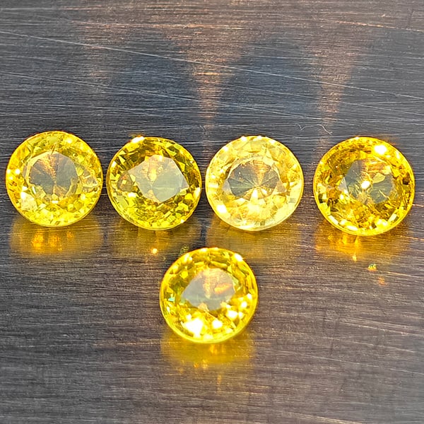 Natural Greenish Yellow Titanium Sphene Gemstones Rainbow Spark 1.61 Ct. 5 Pcs. Round Shape 4 Mm.: Product ID: 806509422 Product Name: Natural Sphene Weight: 1.61 CT. Size: 4 x 4 x 2.5 MM. Shape: Round Color: Greenish Yellow Titanium Rainbow Spark Clarity:SI1 Luster: Good Gems Origin: Madagascar Tr