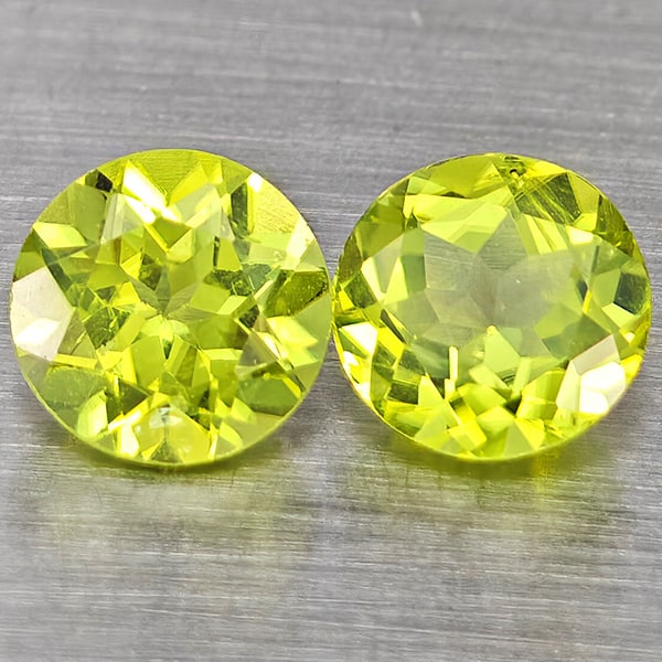 Natural Green Peridot Gemstones 1.25 Ct. 2 Pcs. Round Shape 5.3 Mm.: Product ID: 805317592 Product Name: Natural Peridot Weight: 1.25 CT. Size: 5.3 x 5.3 x 3.3 MM. Shape: Round Color: Green Clarity:VSI Luster: Good Gems Origin: Pakistan Treatment: Unheated Crystal Stru