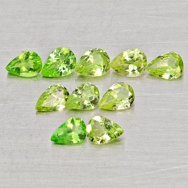 Natural Green Tsavorite Garnet Gemstones 1.37 Ct. 10 Pcs. Pear Shape 4 x 2.8 Mm.: Product ID: 803005108 Product Name: Natural Tsavorite Weight: 1.37 CT. Size: 4 x 2.8 x 1.8 MM. Shape: Pear Shape Color: Green Clarity:SI Luster: Good Gems Origin: Tanzania Treatment: Unheated Crystal 