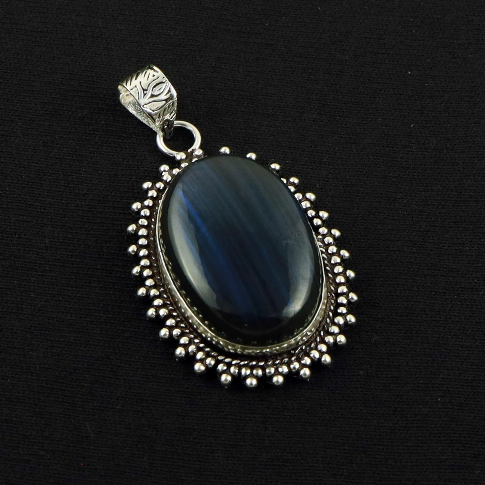 Natural Labradorite Sterling Silver Plated Handmade Pendant: Product ID: 260619172330 Product - Handmade Silver Plated Pendant Metal - 92.5 Sterling Silver Plated Pendant Size - 3X2 CM Gemstone - Labradorite Gemstone Origin - Canada Gemstone Shape - Oval Pendan