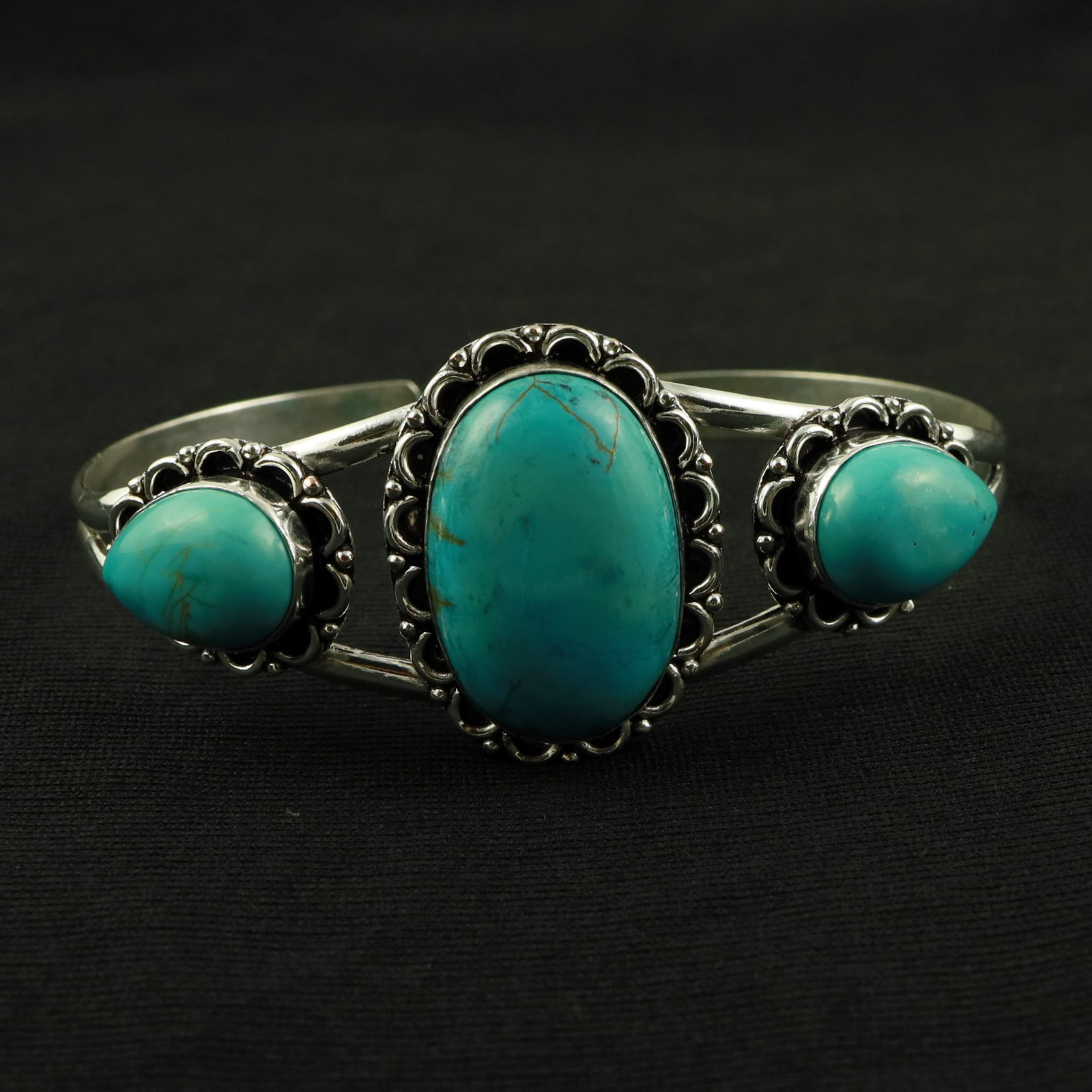 Natural Turquoise Sterling Silver Plated Handmade Cuff Bangle: Product ID: 260520144714 Product - Handmade Silver Plated Cuff Bangle Metal - 92.5 Sterling Silver Plated Bangle Size - 7.5x5 CM (Adjustable) Gemstone - Turquoise Gemstone Origin - Tibet Gemstone Size