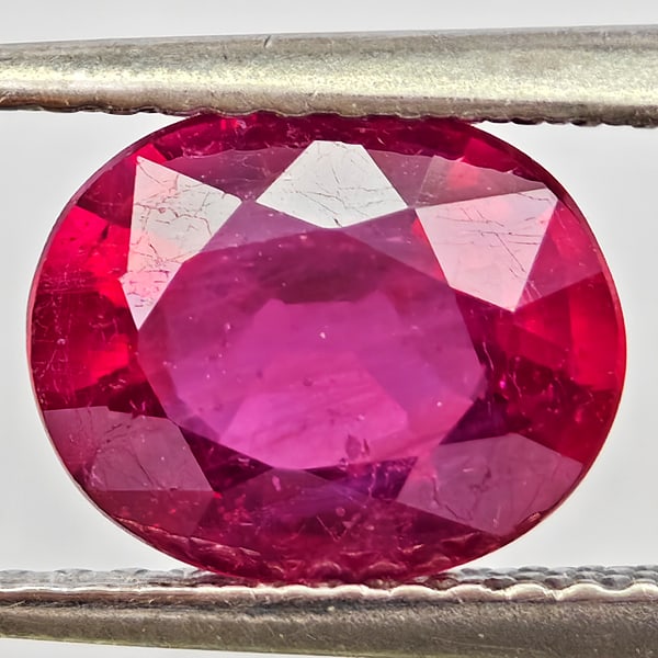 Natural Natural Purplish Red Ruby Gemstones 2.26 Ct. Oval Shape 8.9 x 7.2 Mm. (1 of 3)