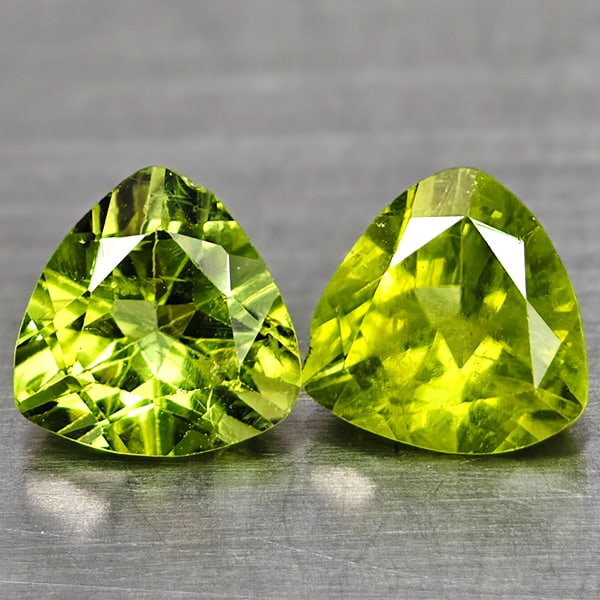 Natural Green Peridot Gemstones 1.61 Ct. 2 Pcs. Trilliant Shape 6 Mm.: Product ID: 805317040 Product Name: Natural Peridot Weight: 1.61 CT. Size: 6 x 6 x 3.5 MM. Shape: Trilliant Color: Green Clarity:VSI-SI Luster: Good Gems Origin: Pakistan Treatment: Unheated Crystal S