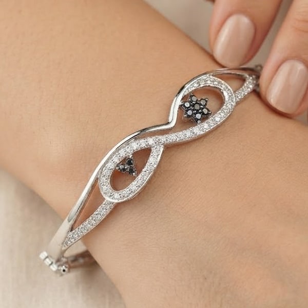 925 Sterling Silver Bangle Jewelry White Gold Plated 9.19 Grams Diameter 55 Mm.: Product ID: 280550013 Product Type: 925 Sterling Silver Fine Jewelry Jewelry Weight: 9.19 Grams. Gemstones Color: Silver Metal: Solid Silver 92.5%. Gemstone Detail: Average Range 9.19 - 9.37 Gram Per 