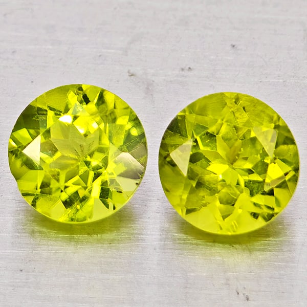 Natural Green Peridot Gemstones 1.95 Ct. 2 Pcs. Round Shape 6 Mm. (1 of 3)