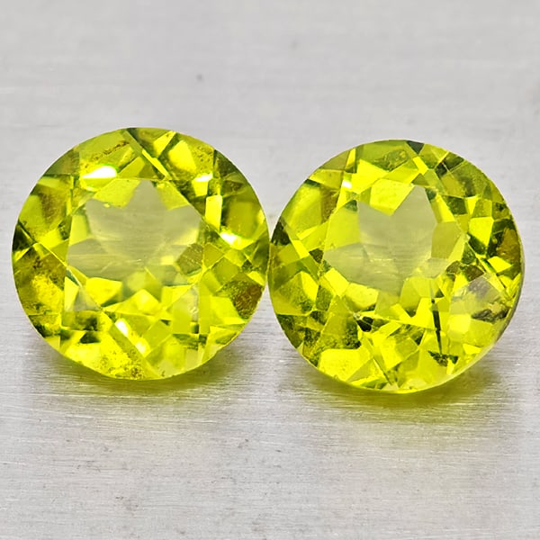 Natural Green Peridot Gemstones 1.62 Ct. 2 Pcs. Round Shape 5.8 Mm.: Product ID: 805317492 Product Name: Natural Rhodolite Weight: 1.62 CT. Size: 5.8 x 5.8 x 3.4 MM. Shape: Round Color: Green Clarity:VSI Luster: Good Gems Origin: Pakistan Treatment: Unheated Crystal St