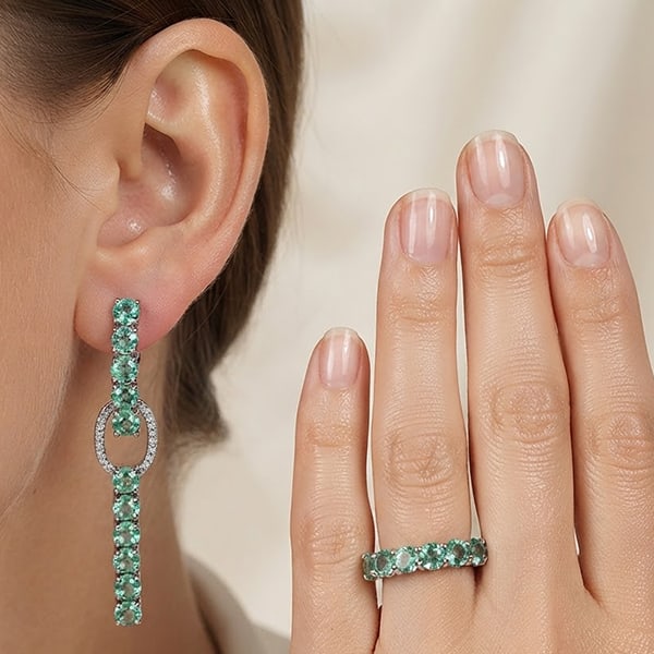 Natural Neon Blue Apatite 925 Sterling Silver Jewelry Sets 10.74 Grams Earrings And Ring Size 7: Product ID: 808500469 Product Type: 925 Sterling Silver Fine Jewelry Jewelry Weight: 10.74 Grams. Gemstones Color: Neon Blue Metal: Solid Silver 92.5%. Gemstone Detail: Apatite At Your Service: At Tre