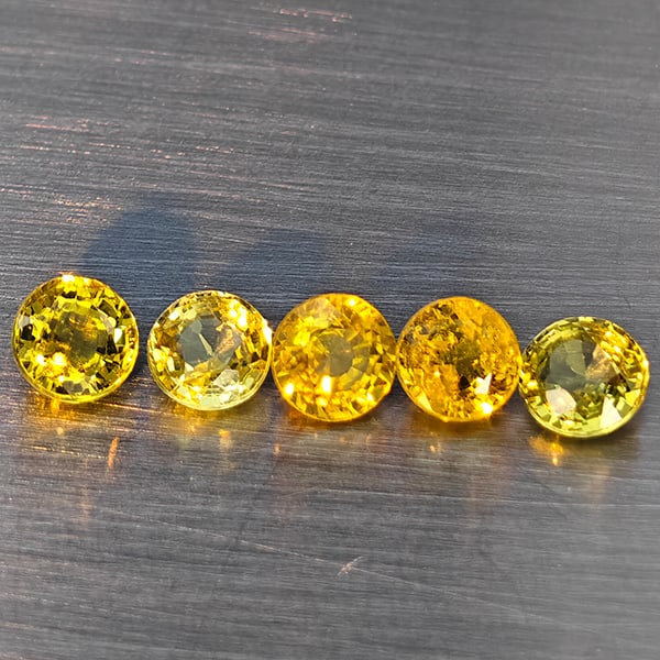 Natural Greenish Yellow Titanium Sphene Gemstones Rainbow Spark 1.36 Ct. 5 Pcs. Round Shape 3.7 Mm.: Product ID: 806509327 Product Name: Natural Sphene Weight: 1.36 CT. Size: 3.7 x 3.7 x 2.3 MM. Shape: Round Shape Color: Greenish Yellow Titanium Ranibow Spark Clarity:SI1 Luster: Good Gems Origin: Mad