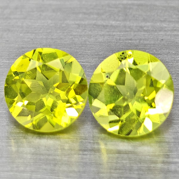 Natural Green Peridot Gemstones 1.31 Ct. 2 Pcs. Round Shape 5.3 Mm.: Product ID: 805317634 Product Name: Natural Peridot Weight: 1.31 CT. Size: 5.3 x 5.3 x 3.3 MM. Shape: Round Color: Green Clarity:VSI Luster: Good Gems Origin: Pakistan Treatment: Unheated Crystal Stru
