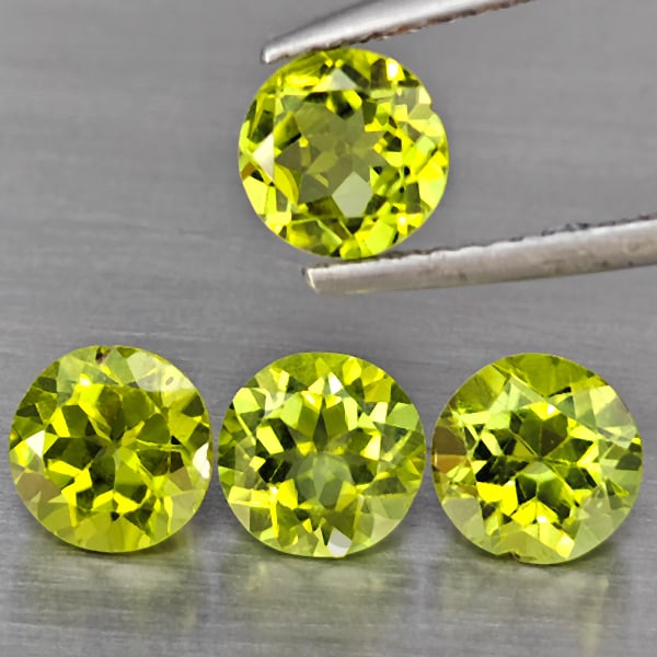 Natural Green Peridot Gemstones 3.38 Ct. 4 Pcs. Round Shape 6 Mm.: Product ID: 805317771 Product Name: Natural Peridot Weight: 3.38 CT. Size: 6 x 6 x 3.7 MM. Shape: Round Color: Green Clarity:SI1 Luster: Good Gems Origin: Pakistan Treatment: Unheated Crystal Structur