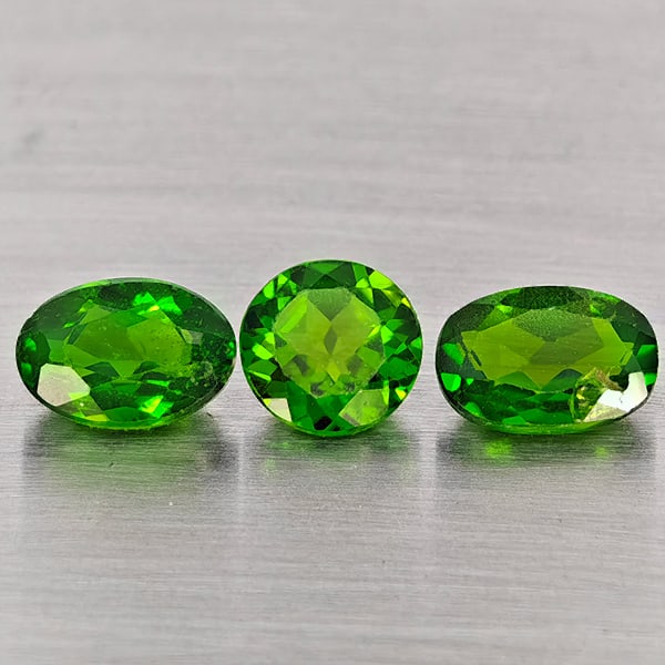 Natural Green Chrome Diopside Gemstones 1.50 Ct. 3 Pcs. Mixed Shape 6.2 x 4.2 Mm.: Product ID: 801607899 Product Name: Natural Chrome Diopside Weight: 1.50 CT. Size: 6.2 x 4.2 x 2.5 MM. Shape: Mixed Shape Color: Green Clarity:SI1 Luster: Good Gems Origin: Russia Treatment: Unheated 