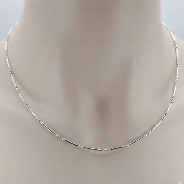 925 Sterling Silver Jewelry 3.52 Grams Necklace Length 18 Inch. 1.5 x 1.5 Mm.: Product ID: 203400021 Product Type: 925 Sterling Silver Fine Jewelry Jewelry Weight: 3.52 Grams. Gemstones Color: Silver Metal: Solid Silver 92.5%. Gemstone Detail: About 3.52 G. Center: Silver Neckla