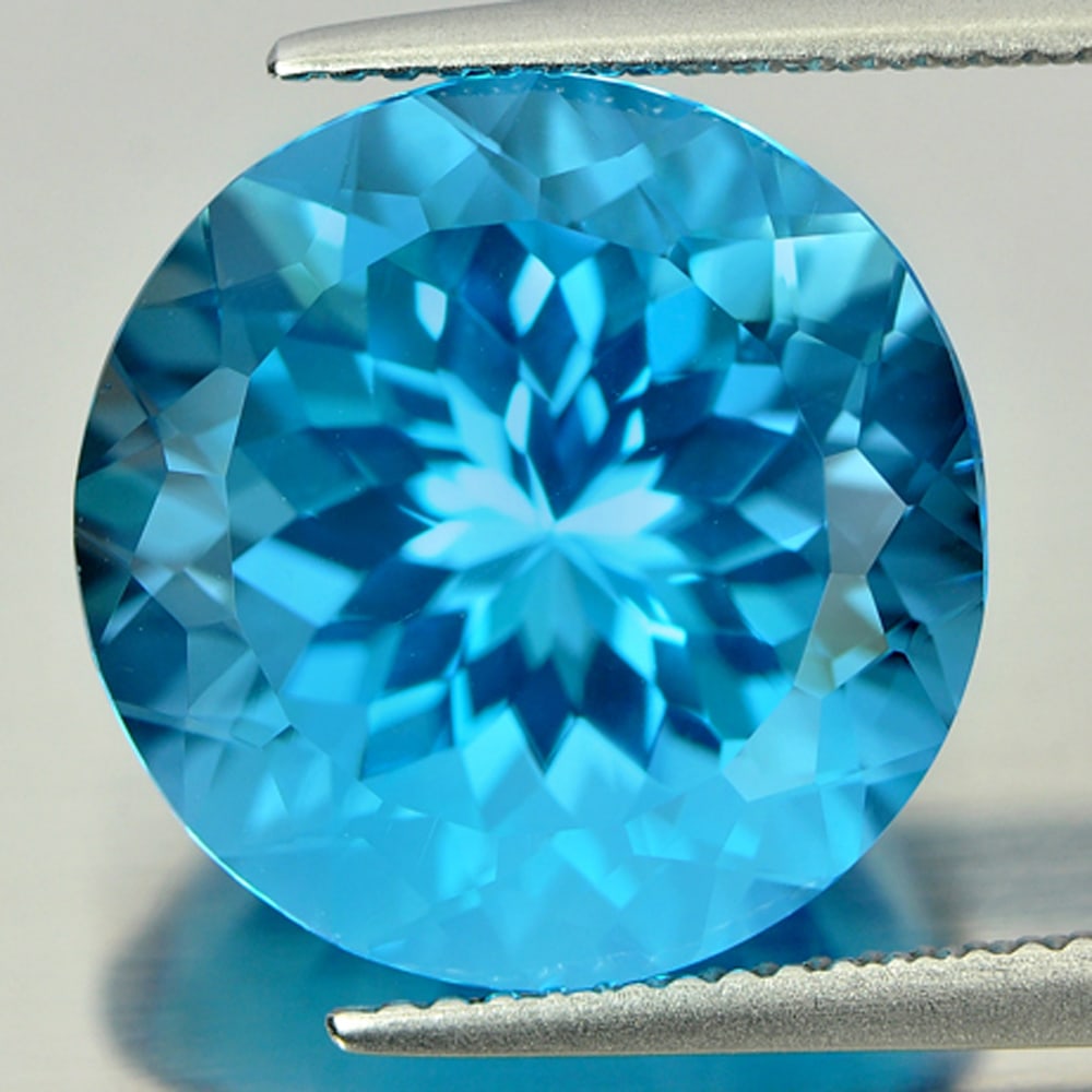 Natural Swiss Blue Topaz Gemstones 14.19 Ct. Clean Round Cornflower Cut 14.7 Mm.: Product ID: 807166745 Product Name: Natural Blue Topaz Weight: 14.19 CT. Size: 14.7 x 14.7 x 10.1 MM. Shape: Round Cornflower Cut Color: Blue Clarity:IF Luster: Very Good Gems Origin: Brazil Treatment