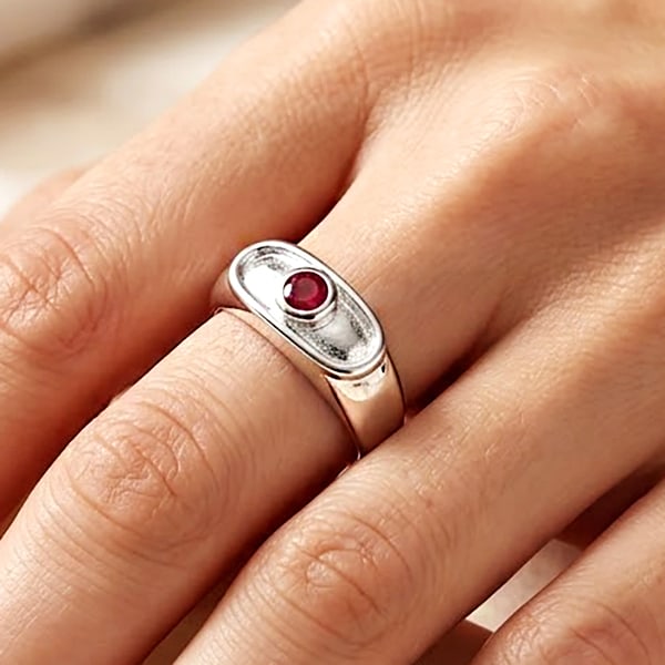 Natural Red Ruby 925 Sterling Silver 0.27 Grams Jewelry Ring Size 9 (1 of 3)