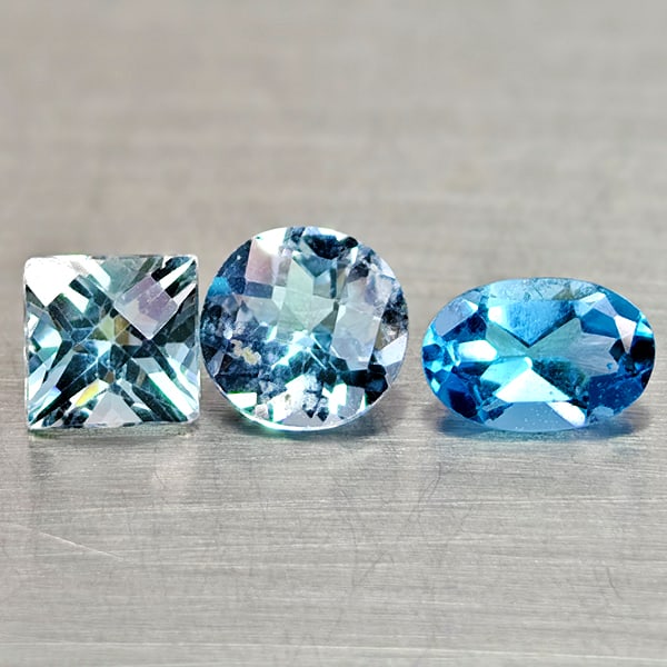 Natural Swiss Blue Topaz Gemstones 1.55 Ct. 3 Pcs. Mixed Shape and Mixed Size: Product ID: 807167918 Product Name: Natural Blue Topaz Weight: 1.55 CT. Size: 5.7 x 3.7 x 2.7 to 4.2 x 4.2 x 3.6 MM. Shape: Round,Oval,Square Color: Swiss Blue Clarity:VSI Luster: Good Gems Origin: Br