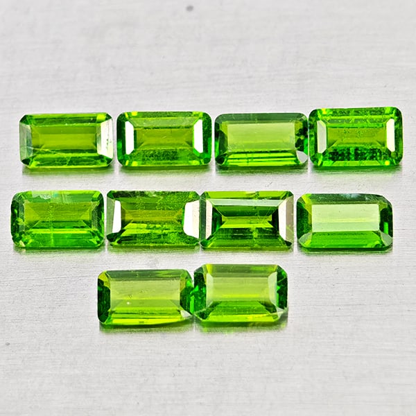Natural Green Chrome Diopside Gemstones 2.56 Ct. 10 Pcs. Octagon Shape 5.2 x 3 Mm.: Product ID: 801608250 Product Name: Natural Chrome Diopside Weight: 2.56 CT. Size: 5.2 x 3 x 1.8 MM. Shape: Octagon Color: Green Clarity:SI1 Luster: Good Gems Origin: Russia Treatment: Unheated Crysta