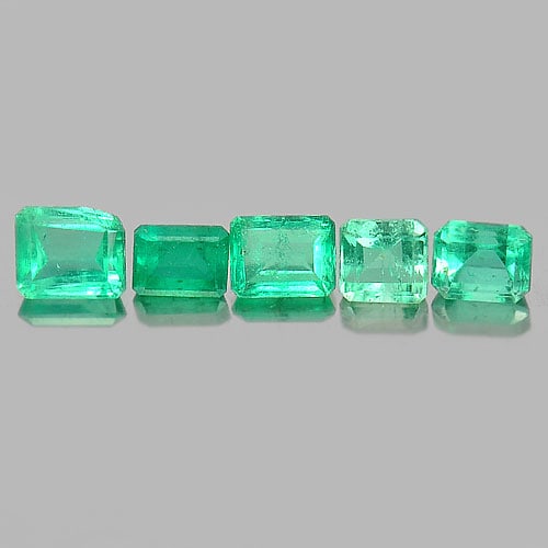 Natural Green Emerald Gemstones 0.94 Ct. 5 Pcs. Octagon Shape 3.6 x 2.8 Mm.: Product ID: 802402188 Product Name: Natural Emerald Weight: 0.94 CT. Size: 3.6 x 2.8 x 1.9 MM. Shape: Octagon Color: Green Clarity:SI Luster: Good Gems Origin: Columbia Treatment: Unheated Crystal Str