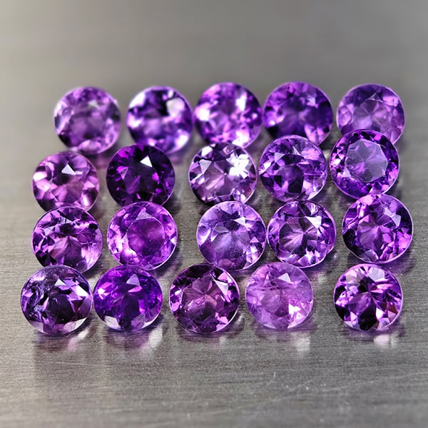 Natural Purple Amethyst Gemstones 2.05 Ct. 20 Pcs. Round Shape 3.1 Mm.: Product ID: 800325284 Product Name: Natural Amethyst Weight: 2.05 CT. Size: 3.1 x 3.1 x 2 MM. Shape: Round Color: Purple Clarity:VVS Luster: Good Gems Origin: Barzil Treatment: Unheated Crystal Struct