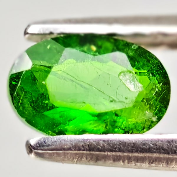 Natural Green Chrome Diopside Gemstones 0.46 Ct. Oval Shape 6 x 4 Mm.: Product ID: 801608166 Product Name: Natural Chrome Diopside Weight: 0.46 CT. Size: 6 x 4 x 2.5 MM. Shape: Oval Color: Green Clarity:VSI - SI1 Luster: Good Gems Origin: Russia Treatment: Unheated Cryst