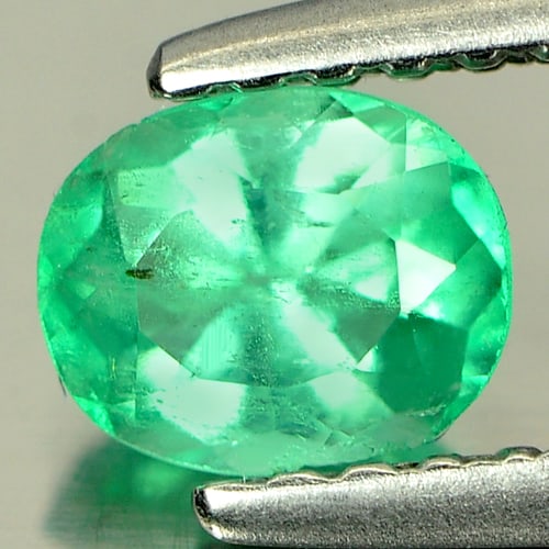 Natural Green Emerald Gemstones 0.41 Ct. Oval Shape 5.4 x 4.4 Mm. (1 of 3)