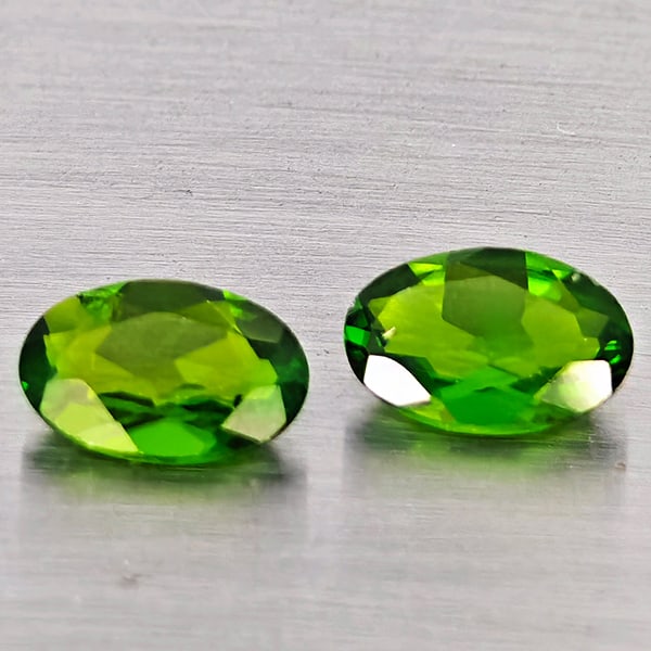 Natural Green Chrome Diopside Gemstones 0.84 Ct. 2 Pcs. Oval Shape 6.2 x 4.2 Mm.: Product ID: 801607908 Product Name: Natural Chrome Diopside Weight: 0.84 CT. Size: 6.2 x 4.2 x 2.4 MM. Shape: Oval Shape Color: Green Clarity:SI1 Luster: Good Gems Origin: Russia Treatment: Unheated C