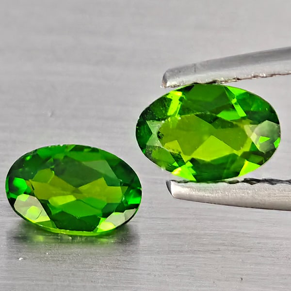 Natural Green Chrome Diopside Gemstones 0.74 Ct. 2 Pcs. Oval Shape 6.3 x 4.2 Mm.