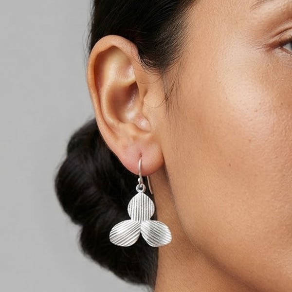 925 Sterling Silver Loop Earrings Jewelry 3.33 Grams Flower Design: Product ID: 280320007 Product Name: Sterling Silver Earrings Product Type: 925 Sterling Silver Fine Jewelry Jewelry Weight: 3.33 Grams. Gemstones Color: Silver Metal: Solid Silver 92.5%. Gemstone Deta