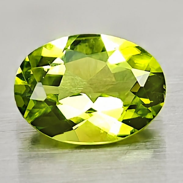 Natural Green Peridot Gemstones 1.15 Ct. Oval Shape Size 8 x 6 Mm. (1 of 3)